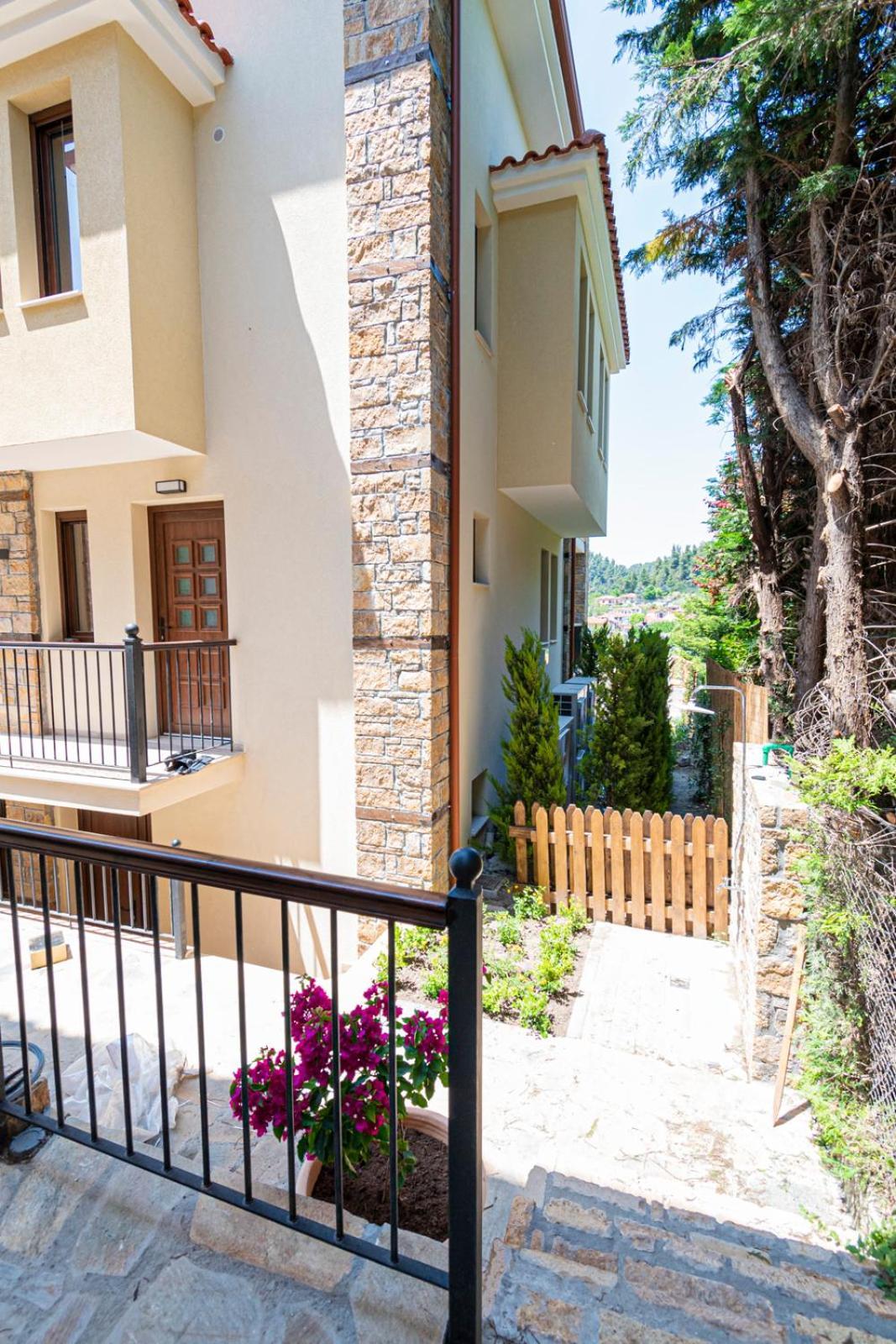 Penelope Luxury Suites Fourka Exterior photo