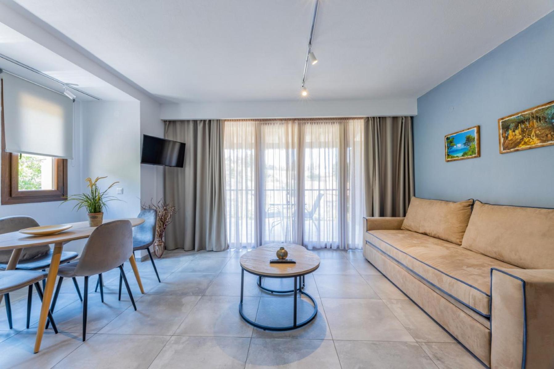 Penelope Luxury Suites Fourka Exterior photo