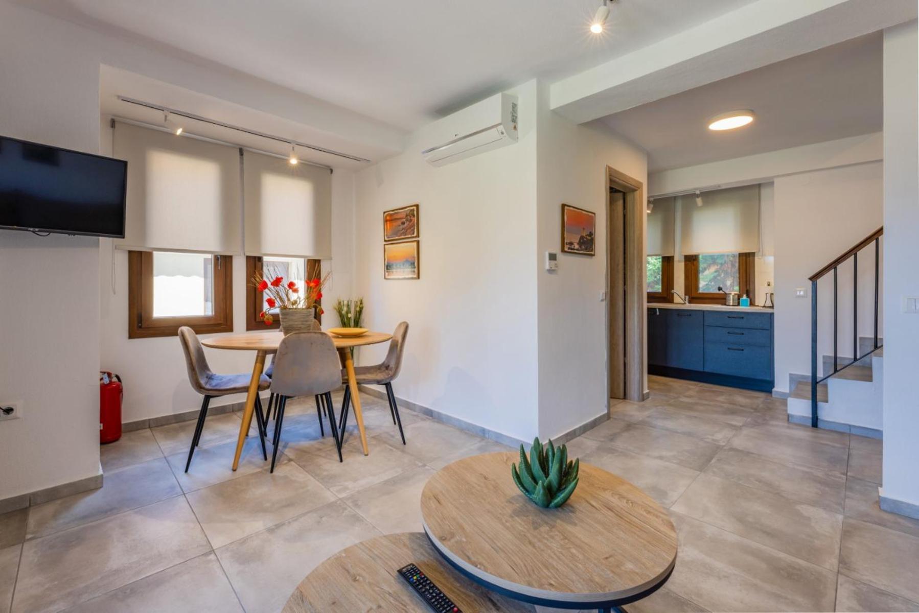 Penelope Luxury Suites Fourka Exterior photo