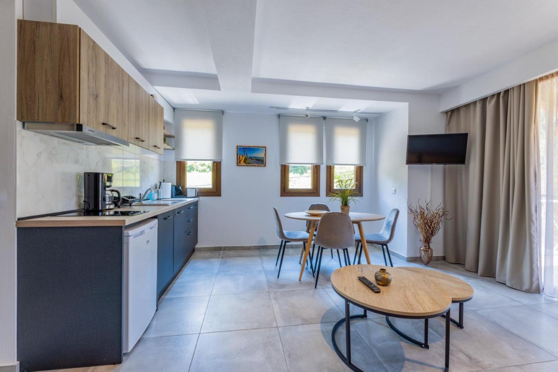 Penelope Luxury Suites Fourka Exterior photo