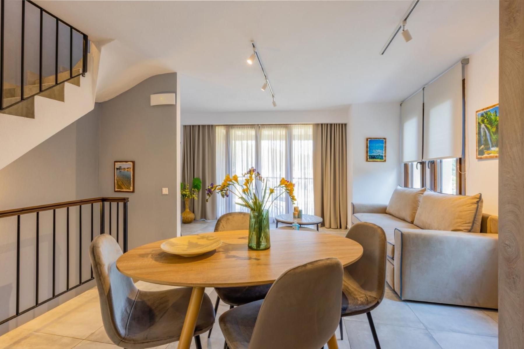 Penelope Luxury Suites Fourka Exterior photo