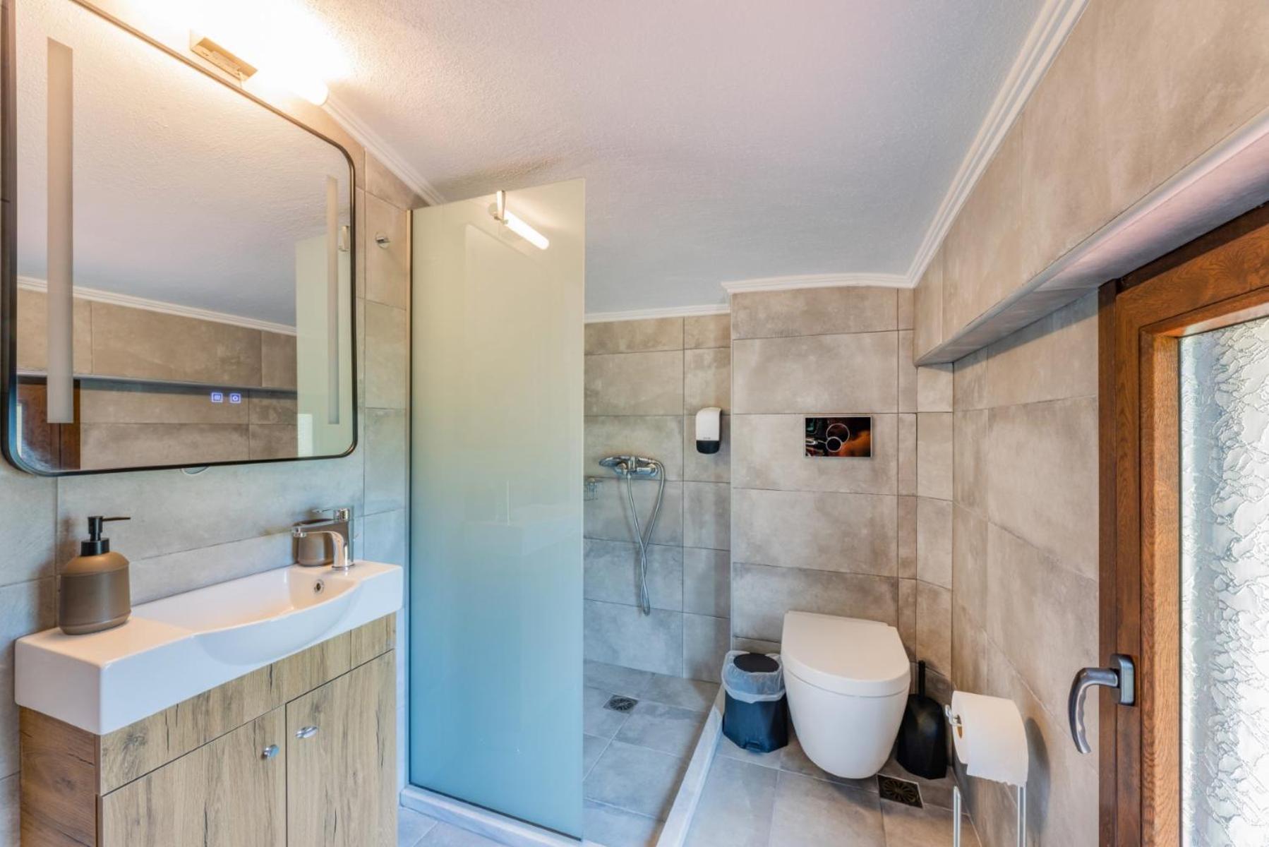 Penelope Luxury Suites Fourka Exterior photo