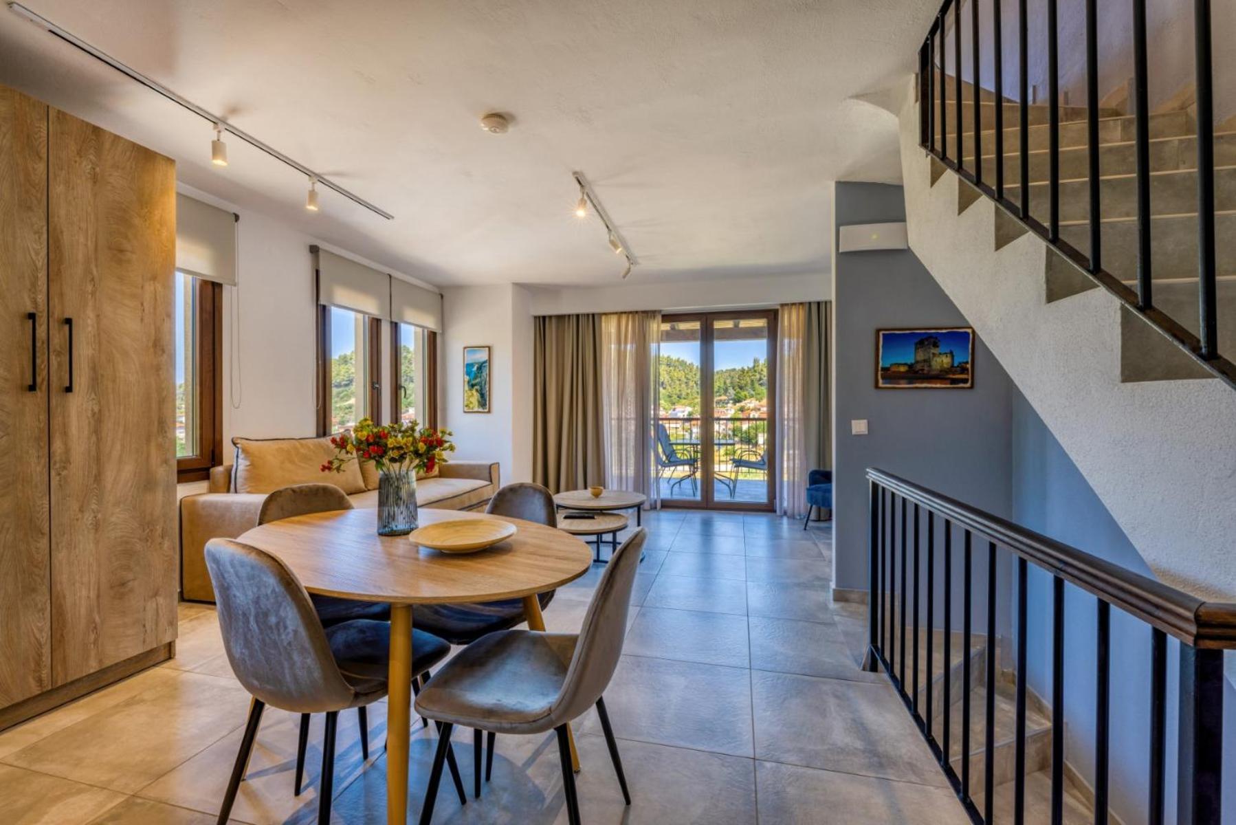 Penelope Luxury Suites Fourka Exterior photo