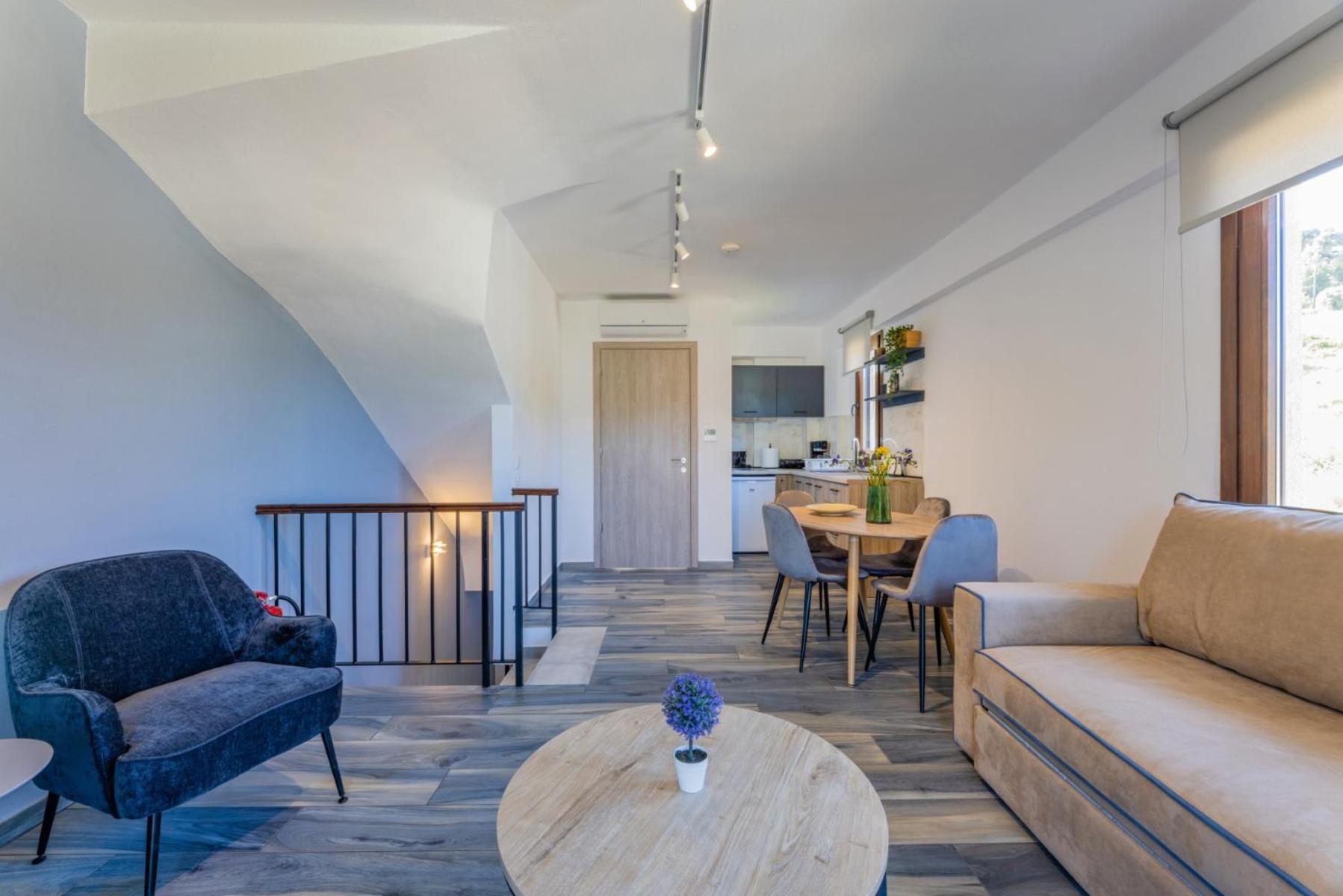 Penelope Luxury Suites Fourka Exterior photo