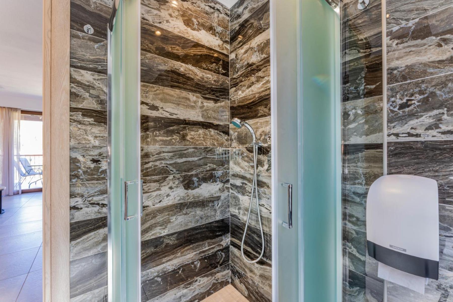 Penelope Luxury Suites Fourka Exterior photo